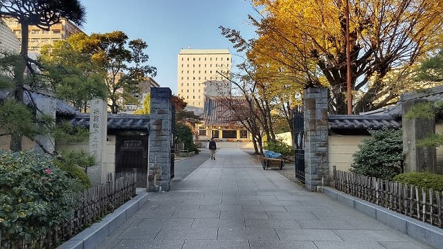 東京都江東区の旅行で訪れた観光名所、霊巌寺と松平定信墓