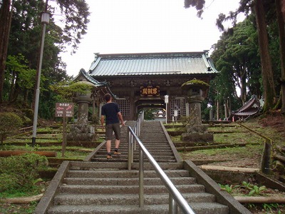 山梨県南巨摩郡の旅行で訪れた観光名所、身延山久遠寺の階段