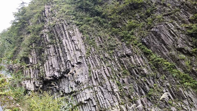 新潟県十日町市の清津峡渓谷＿柱状節理