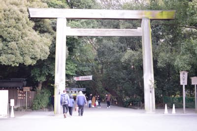 愛知県名古屋市の旅行で訪れた観光名所、熱田神宮の西門鳥居