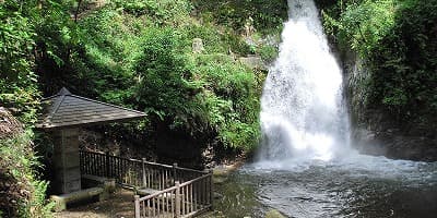 愛知県豊川市の旅行で訪れた観光名所、牛の滝