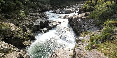 愛知県北設楽郡の旅行で訪れた観光名所、煮え渕