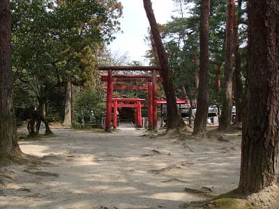 三重県伊賀市の旅行で訪れた観光名所、上野公園の城山稲荷神社