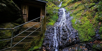 三重県北牟婁郡の旅行で訪れた観光名所、馬越不動滝
