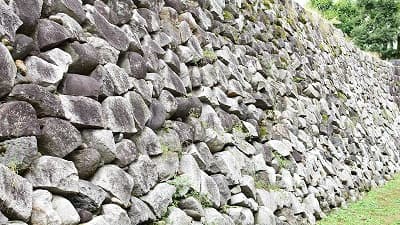 富山県富山市の旅行で訪れた観光名所、富山城石垣の野面積み