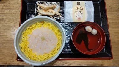 富山県で食べた白えび刺身丼