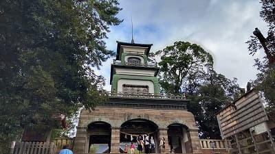 石川県金沢市の旅行で訪れた観光名所、尾山神社の神門