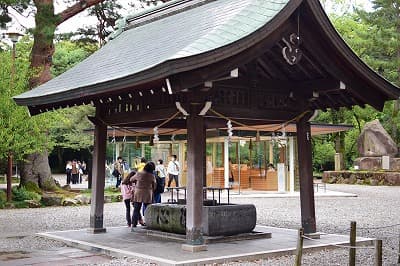 石川県金沢市の旅行で訪れた観光名所、尾山神社の手水舎