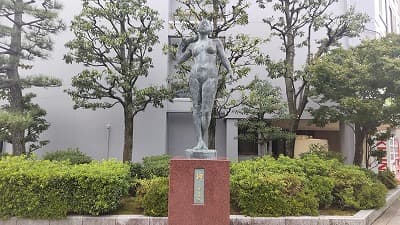 石川県金沢市のまち旅（旅行、観光）で見つけた、岬の銅像