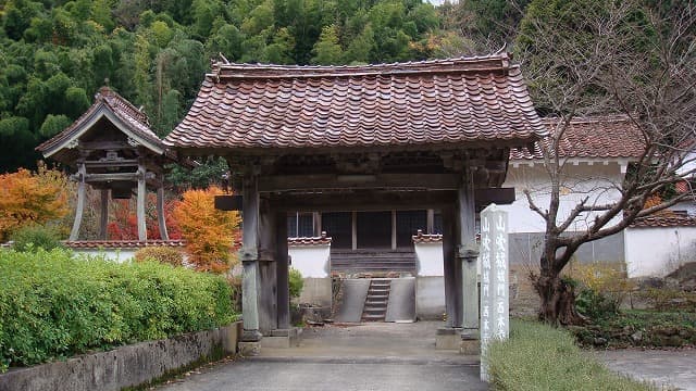島根県大田市の旅行で訪れた観光名所、石見銀山山吹城城門