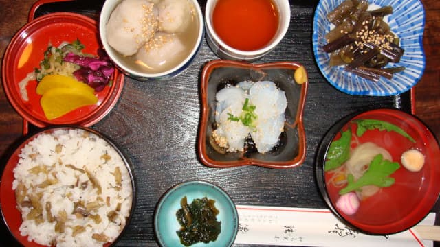 島根県を旅行、観光したときのグルメ、津和野郷土料理セット