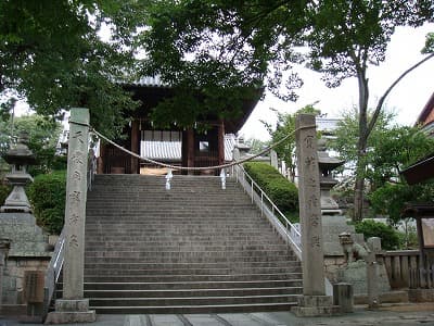 岡山県倉敷市の旅行で訪れた観光名所、阿智神社の随神門