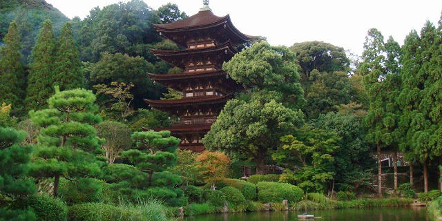 山口県の旅行で訪れた観光名所、瑠璃光寺五重塔