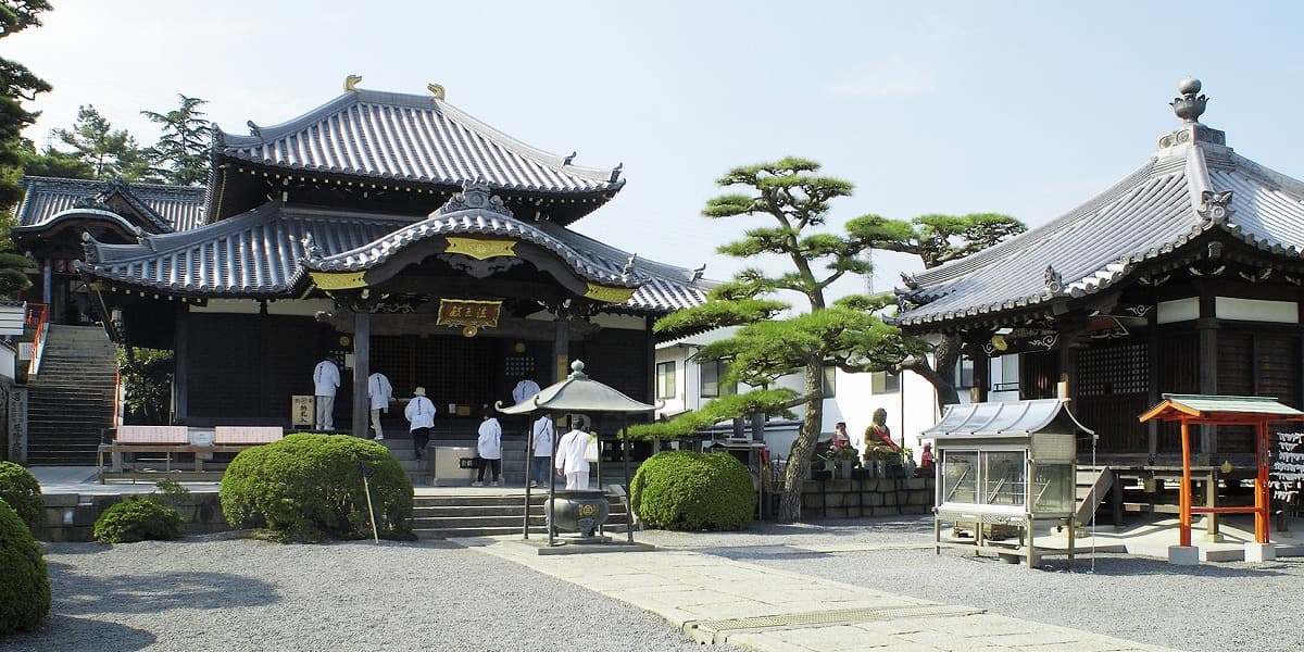 香川県綾歌郡の旅行で訪れた観光名所、郷照寺