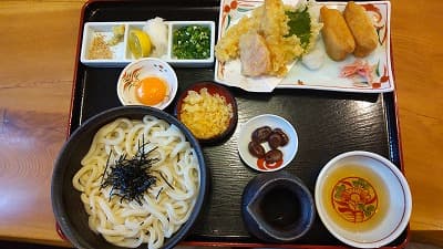 香川県を旅行、観光したときのグルメ、釜ぶっかけ定食