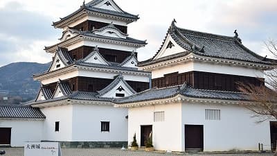 愛媛県大洲市の旅行で訪れた観光名所、大洲城の天守と台所櫓