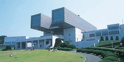 福岡県北九州市の旅行で訪れた観光名所、北九州市立美術館本館