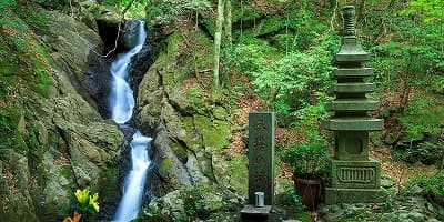 福岡県糟屋郡の旅行で訪れた観光名所、五塔の滝