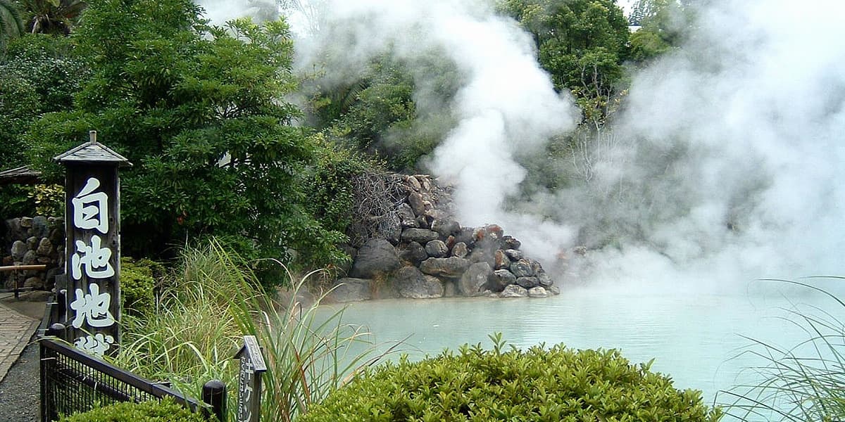 大分県別府市の旅行で訪れた観光名所、別府地獄めぐり（白池地獄）