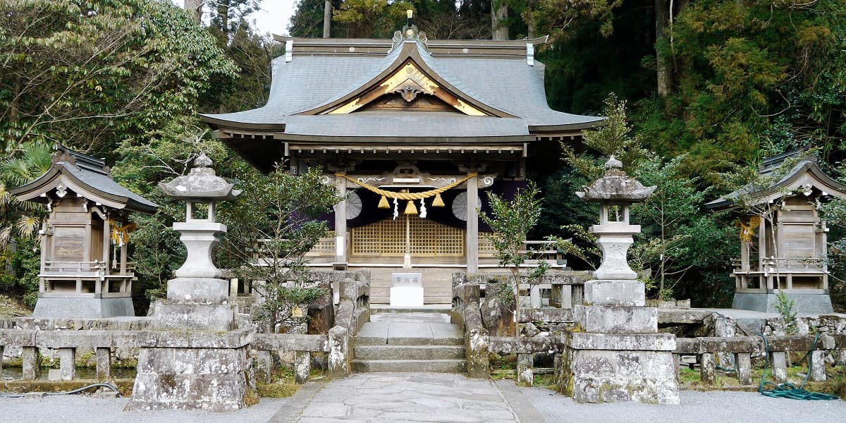 大分県由布市の旅行で訪れた観光名所、宇奈岐日女神社