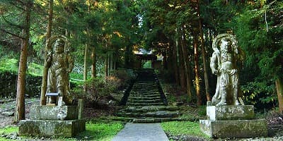 大分県国東市の旅行で訪れた観光名所、両子寺