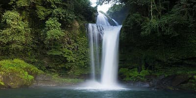 大分県玖珠郡の旅行で訪れた観光名所、慈恩の滝