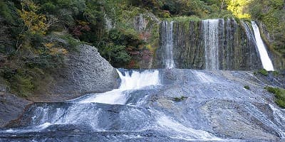 大分県玖珠郡の旅行で訪れた観光名所、龍門の滝