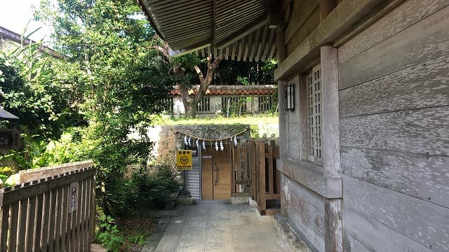 沖縄県宜野湾市の普天満宮洞穴