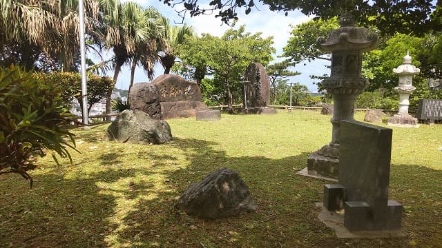 沖縄県宜野湾市の旅行で訪れた観光名所、嘉数高台公園の京都の塔