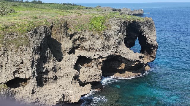 沖縄県国頭郡の旅行で訪れた観光名所、万座毛