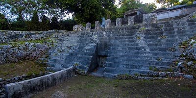 沖縄県宮古島市の旅行で訪れた観光名所、仲宗根豊見親の墓