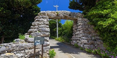 沖縄県宮古島市の旅行で訪れた観光名所、東の大門