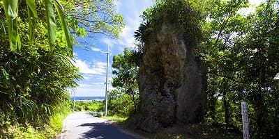 沖縄県国頭郡の旅行で訪れた観光名所、多幸山のフェーレー岩