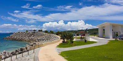 沖縄県国頭郡の旅行で訪れた観光名所、崎本部緑地