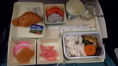 機内食：Air THANLWIN ハノイ→関西