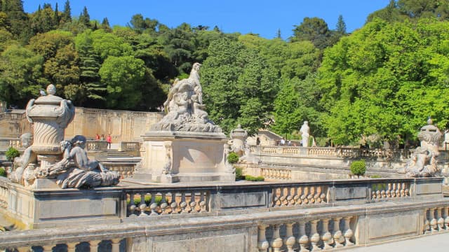 フランス・ガールのフォンテーヌ公園