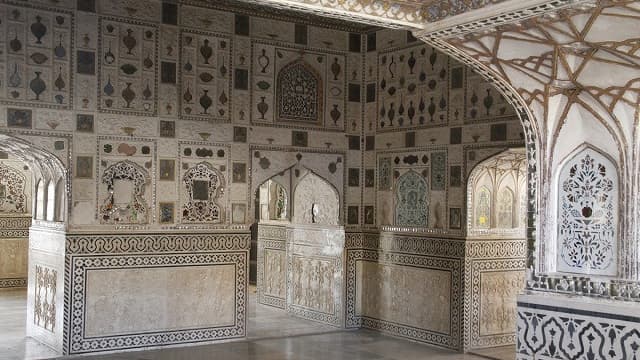インド・ジャイプルのアンベール城・シーシュ・マハル