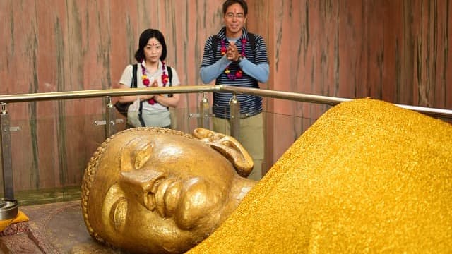 インド・クシナガラのパリニッバーナ寺院(涅槃堂)