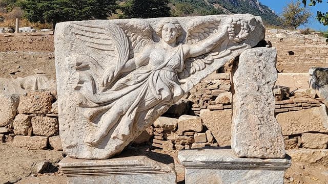 トルコ・イズミルのエフェソス遺跡・ニケのレリーフ