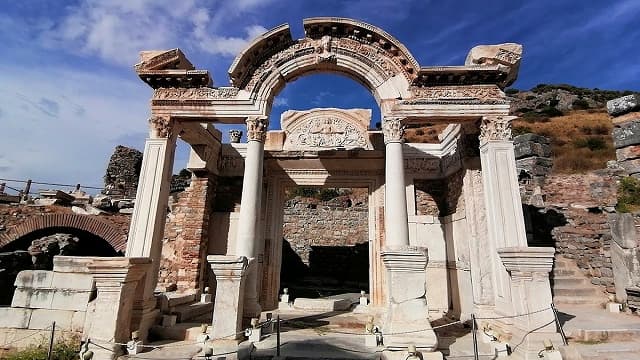 トルコ・イズミルのエフェソス遺跡・ハドリアヌス神殿