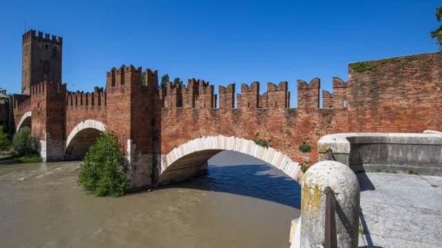 イタリア・ヴェローナのスカリジェロ橋