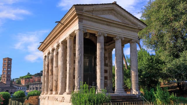 イタリア・ローマのフォルム・ボアリウム＿ポルトゥヌス神殿