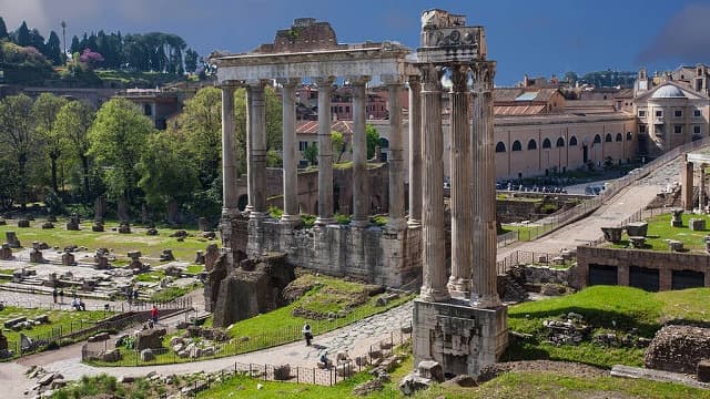 イタリア・ローマのフォロ・ロマーノ＿サトゥルヌスの神殿