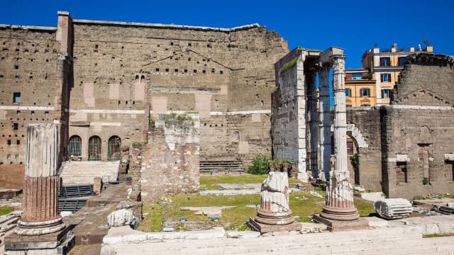 イタリア・ローマの旅行や観光地、フォロ・ロマーノ＿アウグストゥス帝の広場