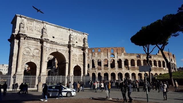 イタリア・ローマのコンスタンティヌス帝の凱旋門