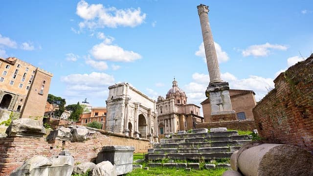 イタリア・ローマのフォロ・ロマーノ＿フォカスの記念柱