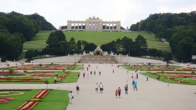 オーストリア・ウィーンのシェーンブルン宮殿の庭園