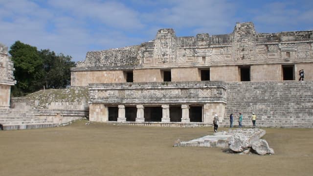 メキシコ・メリダのウシュマル遺跡の尼僧院