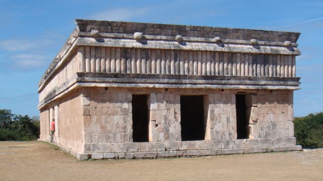 メキシコ・メリダのウシュマル遺跡の亀の家