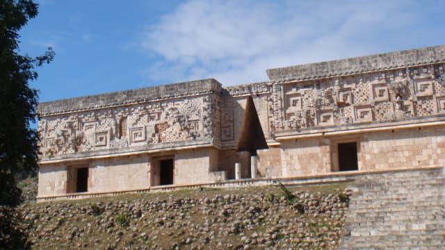 メキシコ・メリダのウシュマル遺跡の総督の宮殿